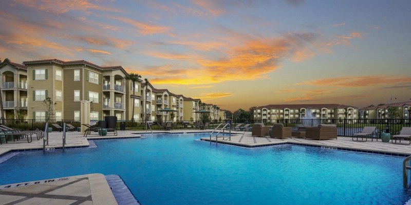 The Parc At Gatlin Commons-Pool 800x400